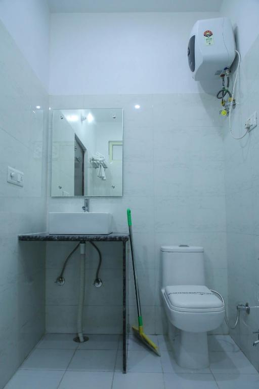 Aradhana's Home Stay - Double Room With Balcony