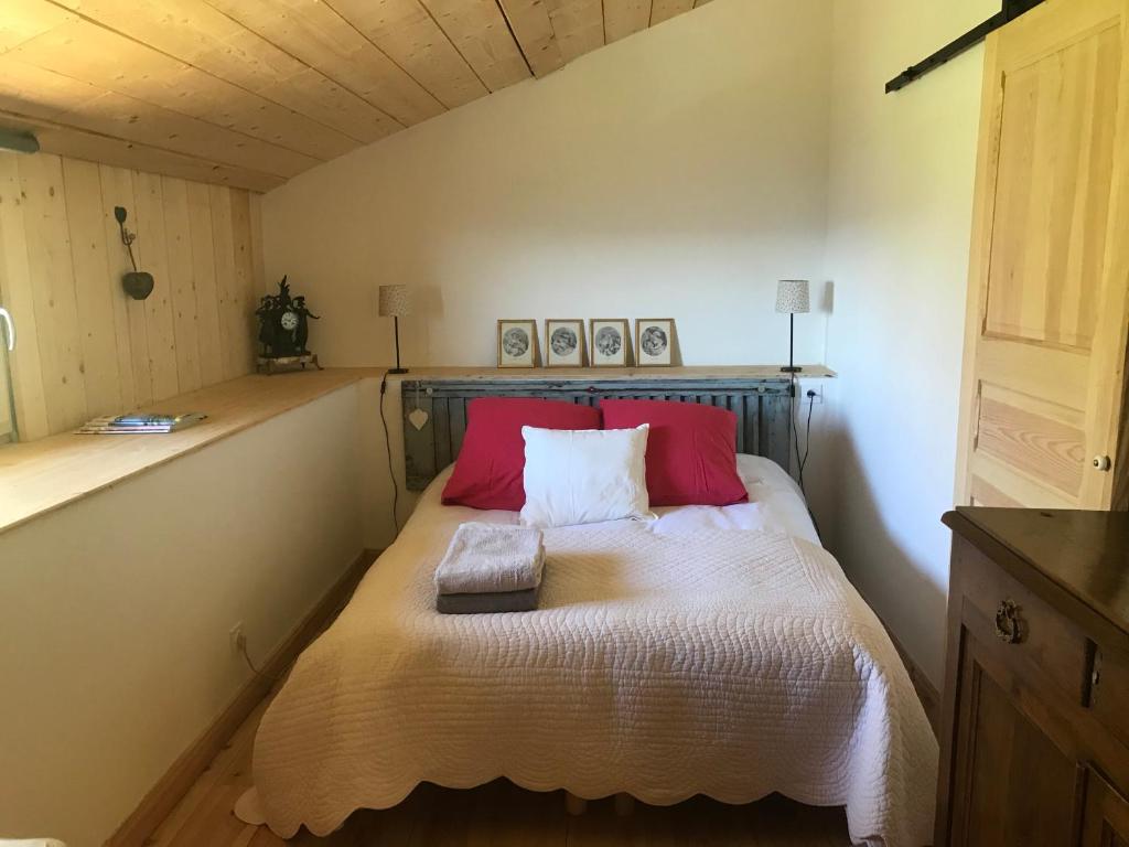 la source d'en haut - Triple Room With Private External Bathroom
