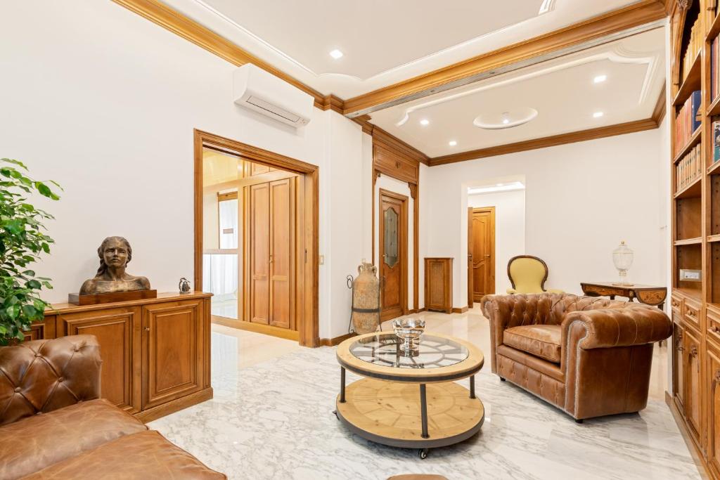 a living room with leather furniture and a table at First Class Rome Apartments in Rome