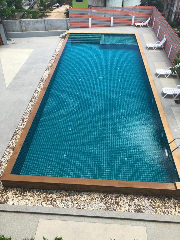 A piscina localizada em Samui City Hotel ou nos arredores