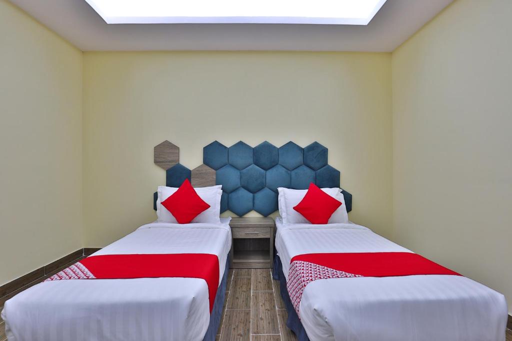 Postel nebo postele na pokoji v ubytování Shahad Alola Serviced apartments