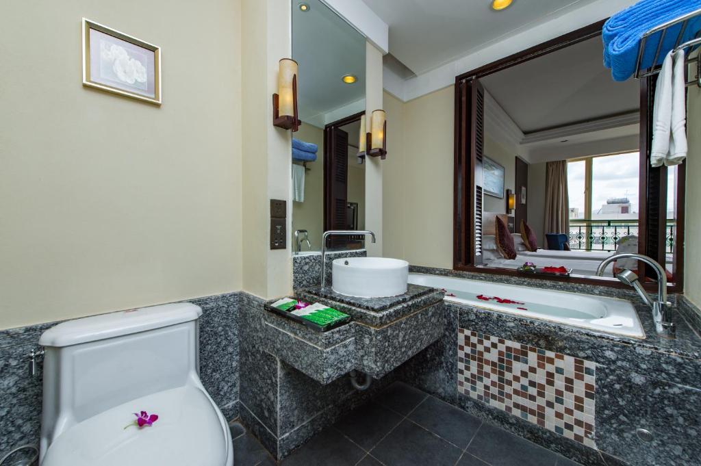 Shengyi Holiday Villa Hotel - Deluxe Double Room With Balcony And Sea View