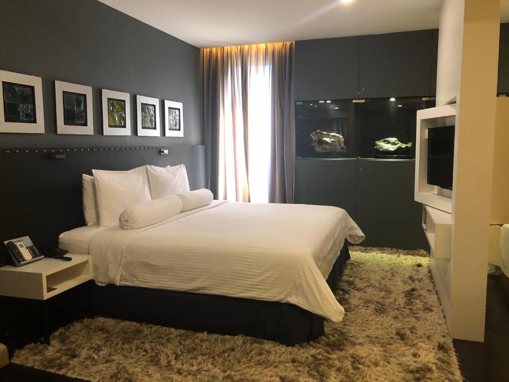 Postel nebo postele na pokoji v ubytování Bedrock Hotel Ipoh