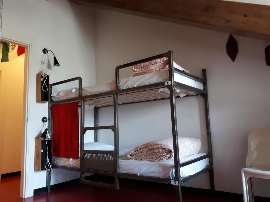 Posteľ alebo postele v izbe v ubytovaní Attic Hostel Torino