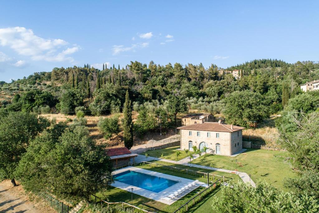an aerial view of a house with a swimming pool at Villa Mezzavia in Cortona