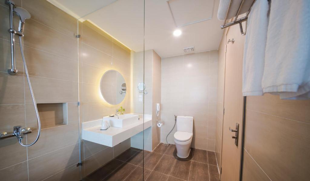 Phòng Deluxe Có Giường Cỡ King, Ban Công Và Tầm Nhìn Ra Biển - Tầng Cao