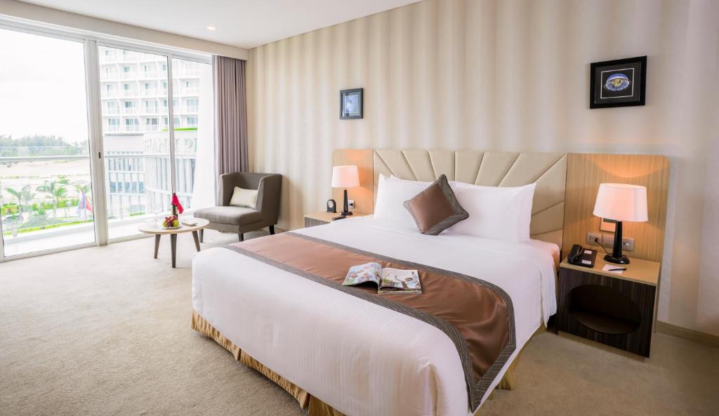 Phòng Deluxe Có Giường Cỡ King, Ban Công Và Tầm Nhìn Ra Biển - Tầng Cao