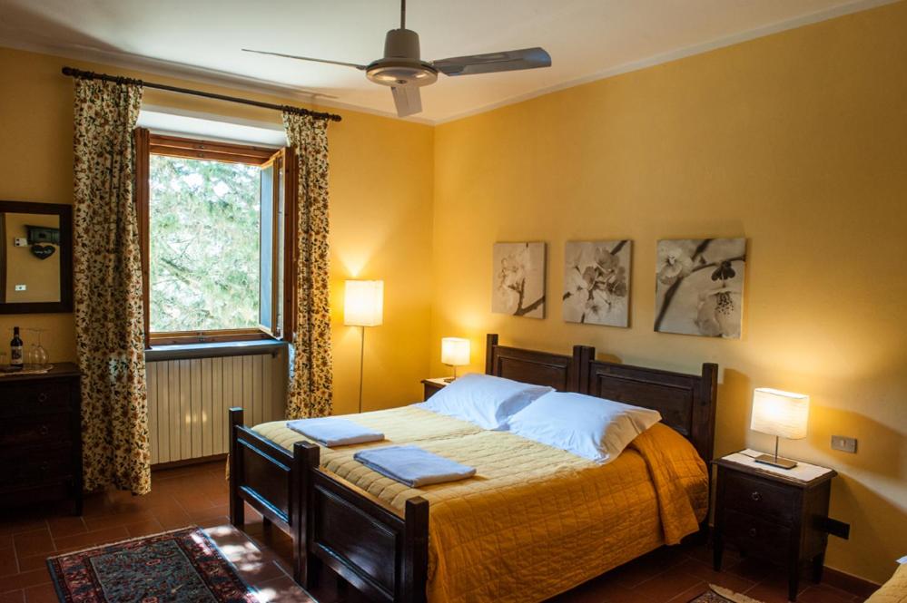 Tempat tidur dalam kamar di Foresteria Castello di Verrazzano