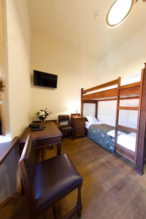 Zamek Golubski - Quadruple Room