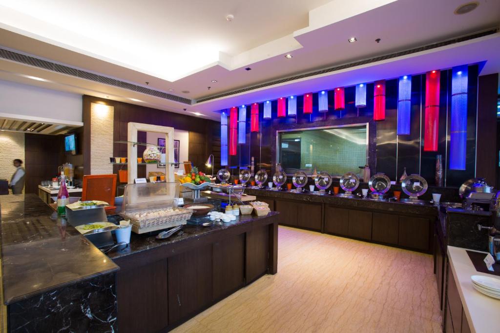 Restaurace v ubytování Golden Tulip Chandigarh, Panchkula