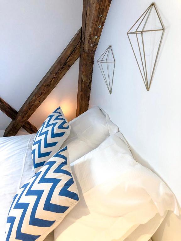 Beauty & The Beast - Old Town Cosy Apartments – photo 33
