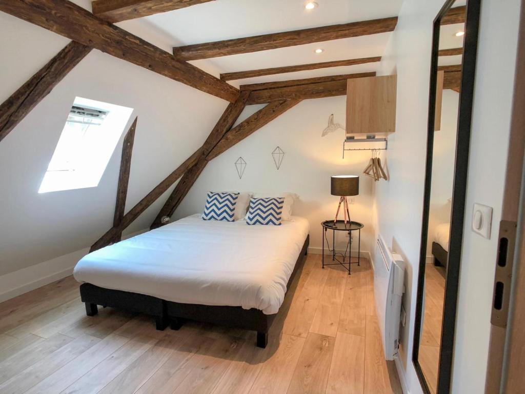 Beauty & The Beast - Old Town Cosy Apartments – photo 32