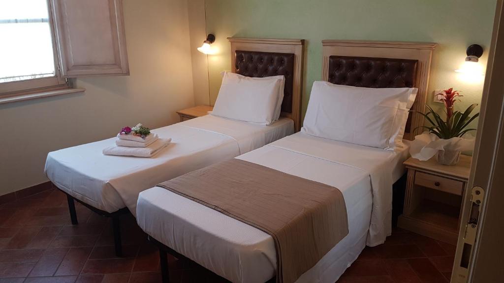 A bed or beds in a room at Casal Sant'Elena