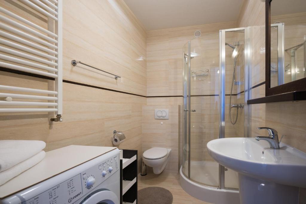 Łazienka w obiekcie RentPlanet - Apartamenty Szrenica