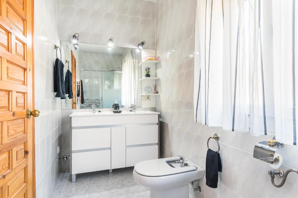 Kúpeľňa v ubytovaní APARTAMENTOS TURISTICOS TURISToledo