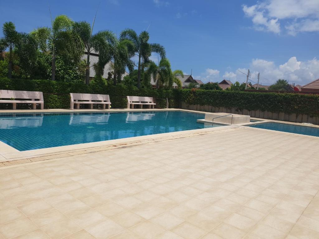 Bazén v ubytování Chaam Pool Villa Baanusabai nebo v jeho okolí