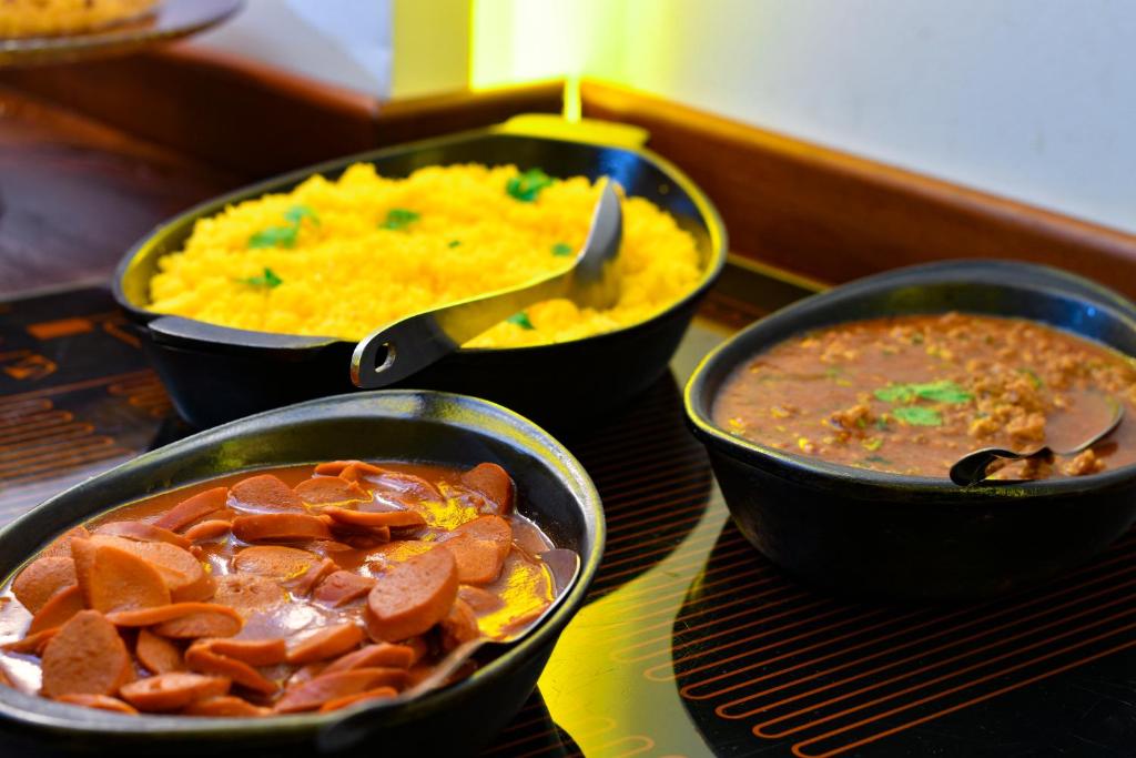 Comida no hotel ou em algum lugar perto