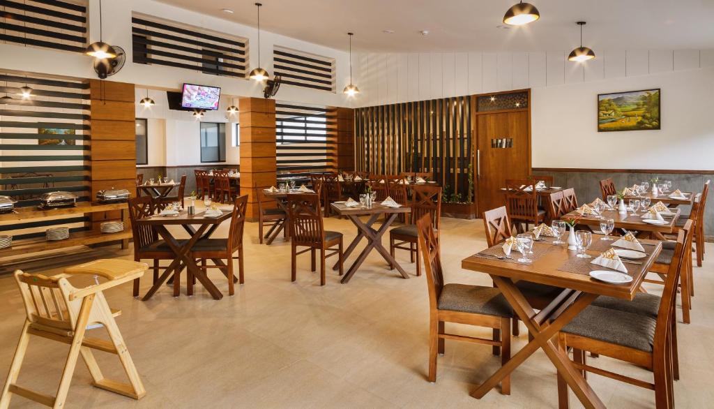 Restaurace v ubytování The Sanihara Hotel & Resort