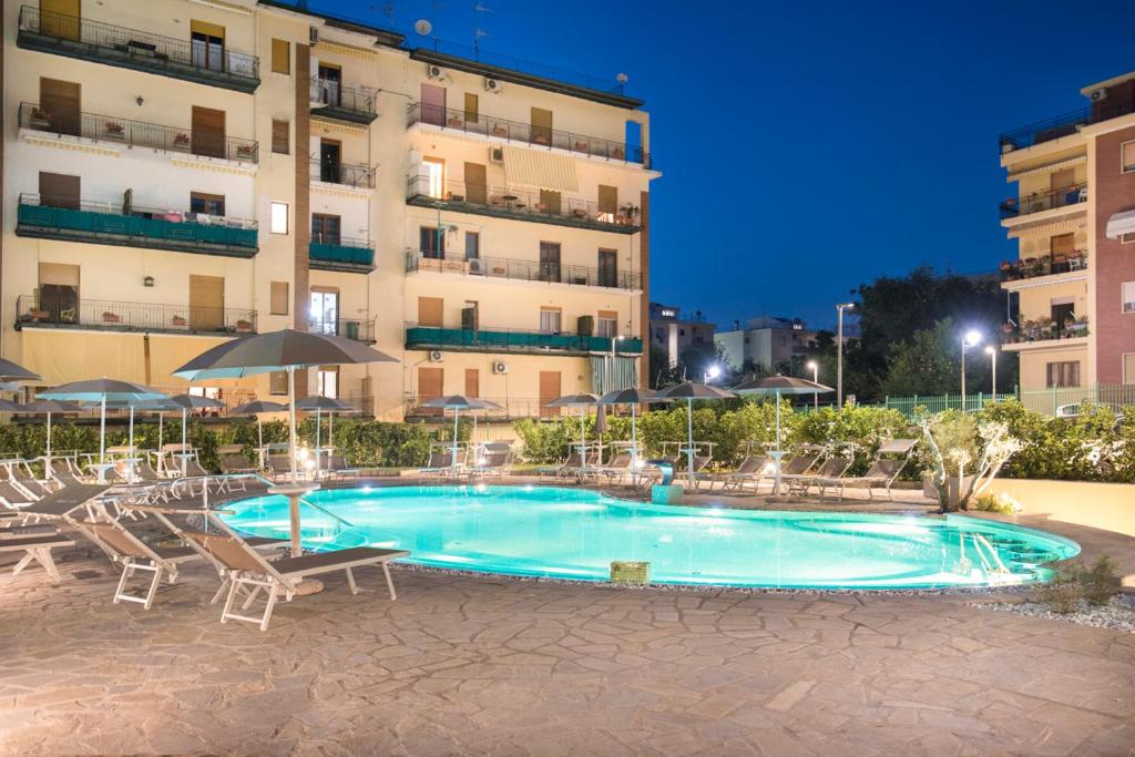 The swimming pool at or close to Hotel Leone