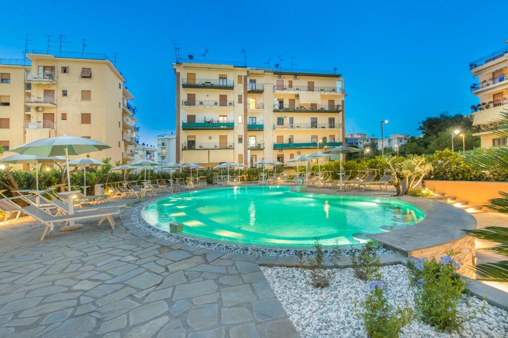 The swimming pool at or close to Hotel Leone