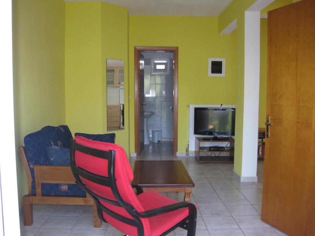 TV a/nebo společenská místnost v ubytování Europa Apartments Stefanos