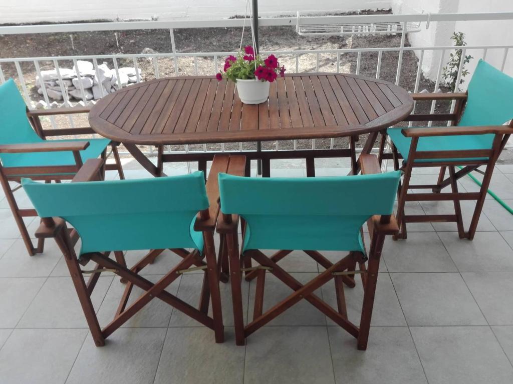 Restoran atau tempat lain untuk makan di Cosy and modern appartment in Olympiada