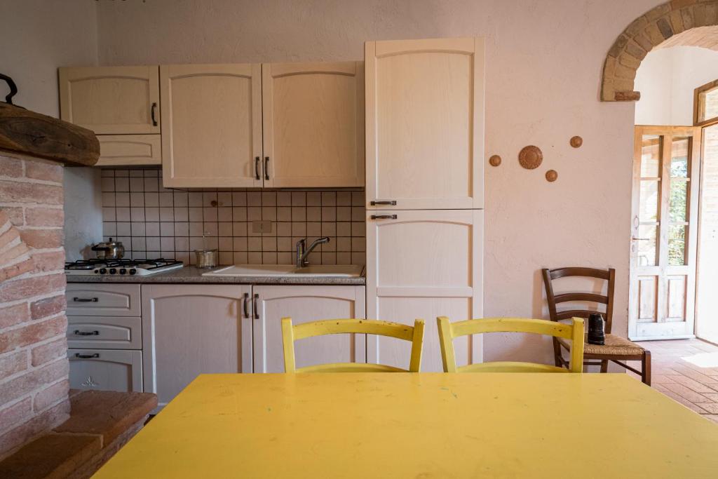 Kuchyň nebo kuchyňský kout v ubytování Agriturismo Le Tre Pietre - Podere nel Chianti