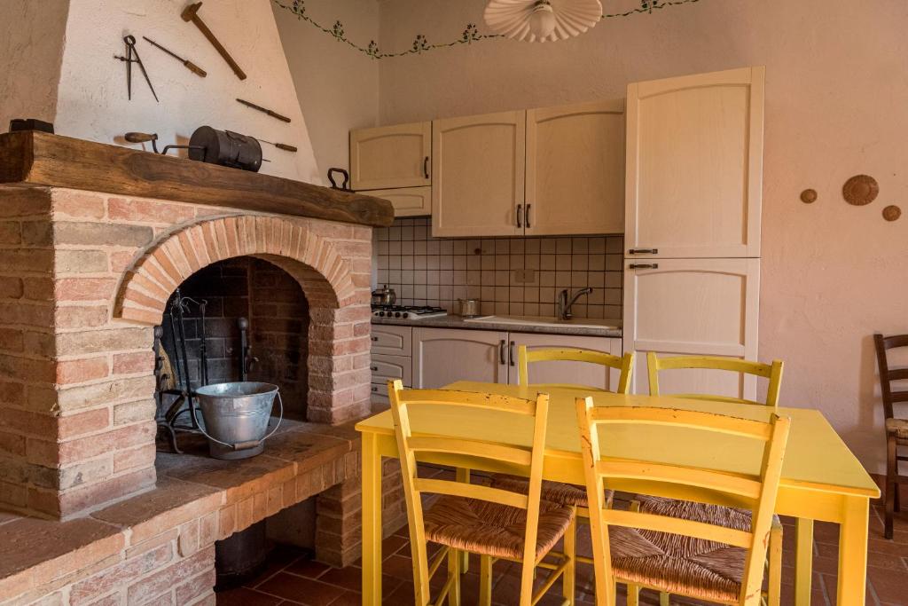 Kuchyň nebo kuchyňský kout v ubytování Agriturismo Le Tre Pietre - Podere nel Chianti