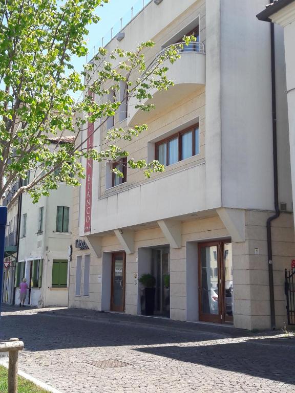 Budova, kde se hotel nachází