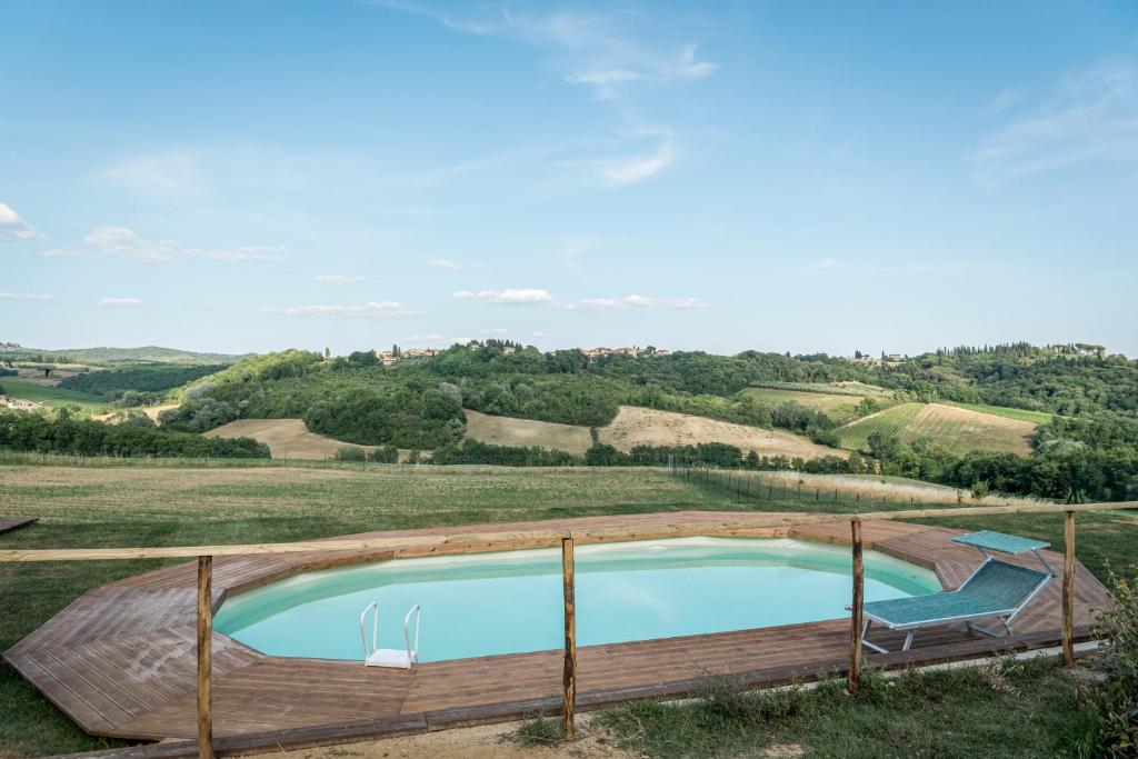 Bazén v ubytování Agriturismo Le Tre Pietre - Podere nel Chianti nebo v jeho okolí