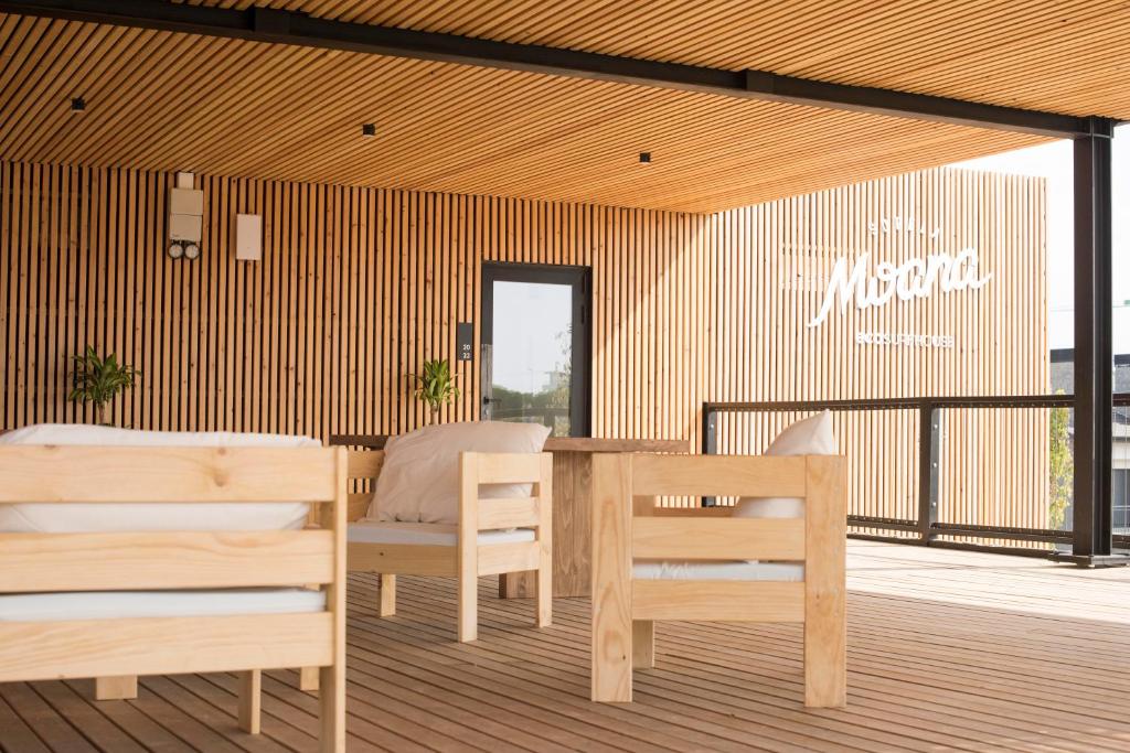 Posezení v ubytování Moana Eco Surf House