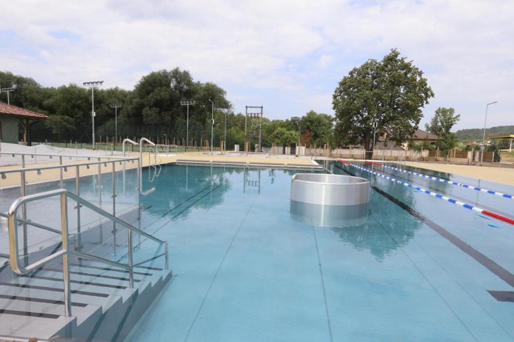 Bazén v ubytování Resort Rybníček nebo v jeho okolí