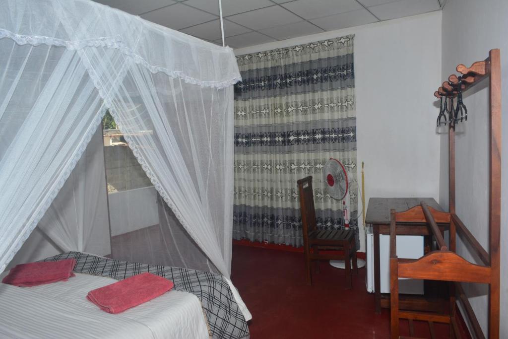 Postel nebo postele na pokoji v ubytování Samiru Guest Inn Ella