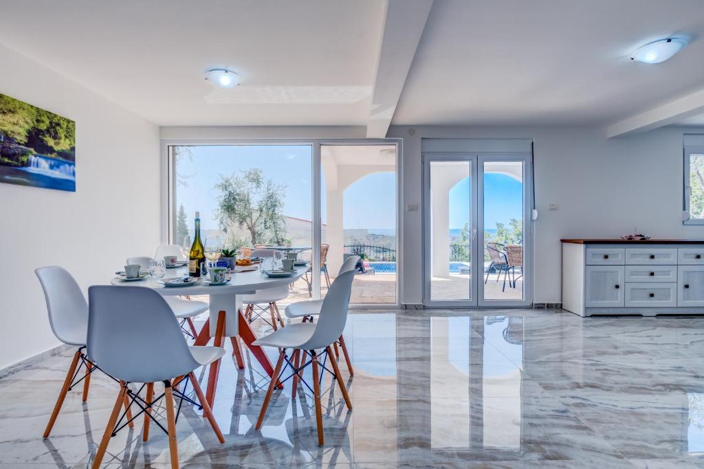 Foto Sutomores asuva majutusasutuse Dolaca Villas galeriist