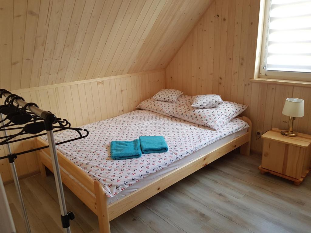Posteľ alebo postele v izbe v ubytovaní Domki Noce i dnie
