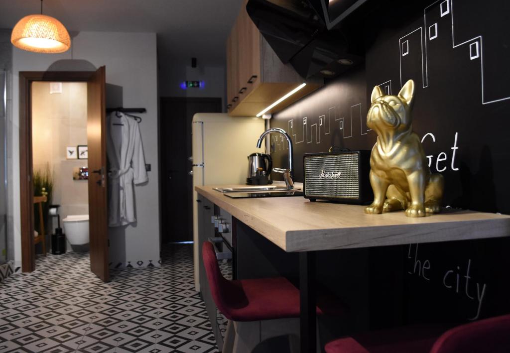 Q Luxury Rooms - One-Bedroom Apartment