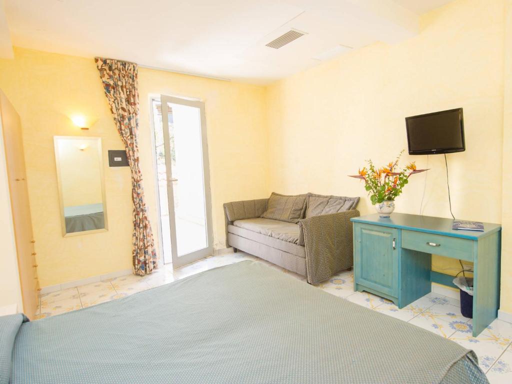 TV a/nebo společenská místnost v ubytování Hotel L'Approdo