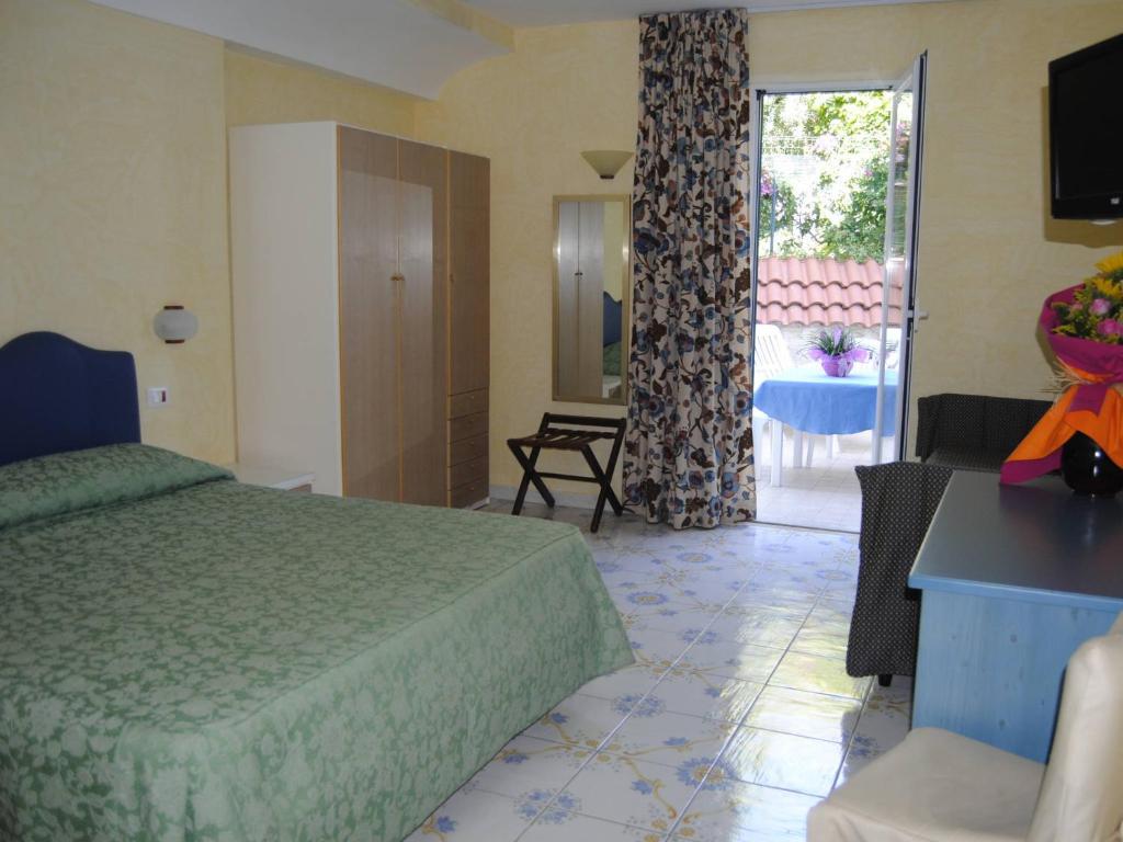 Postel nebo postele na pokoji v ubytování Hotel L'Approdo