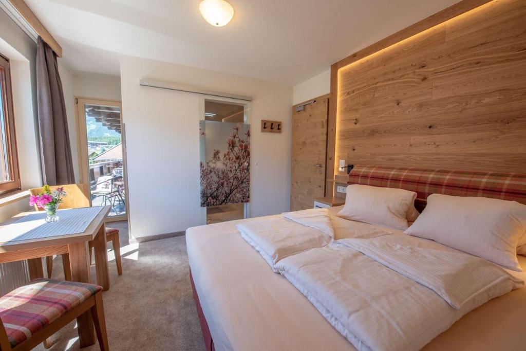 Hölzl Bed & Breakfast - 4