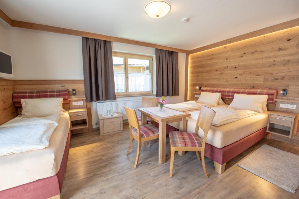 Hölzl Bed & Breakfast - 10