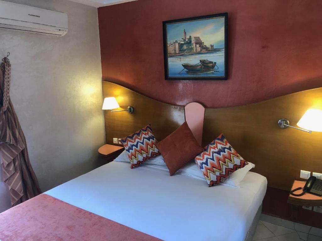 Postel nebo postele na pokoji v ubytování Hotel Mounia