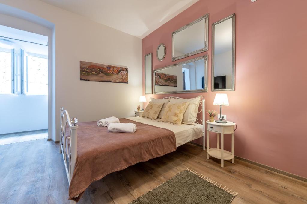 Old City Romantic Studios 3 - Studio Apartment