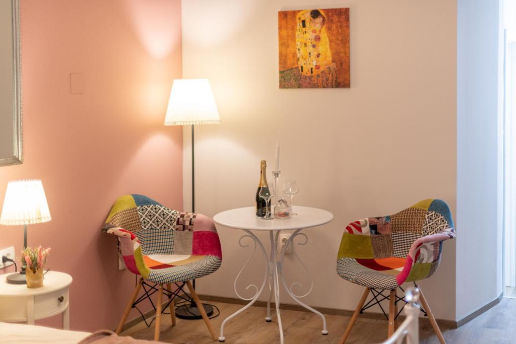 Część wypoczynkowa w obiekcie Old City Romantic Studios 3