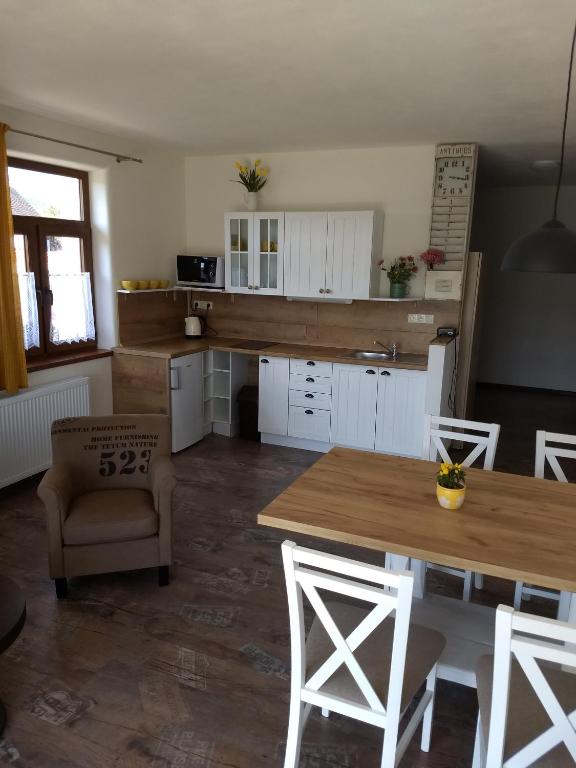 A kitchen or kitchenette at Chalupa Máša