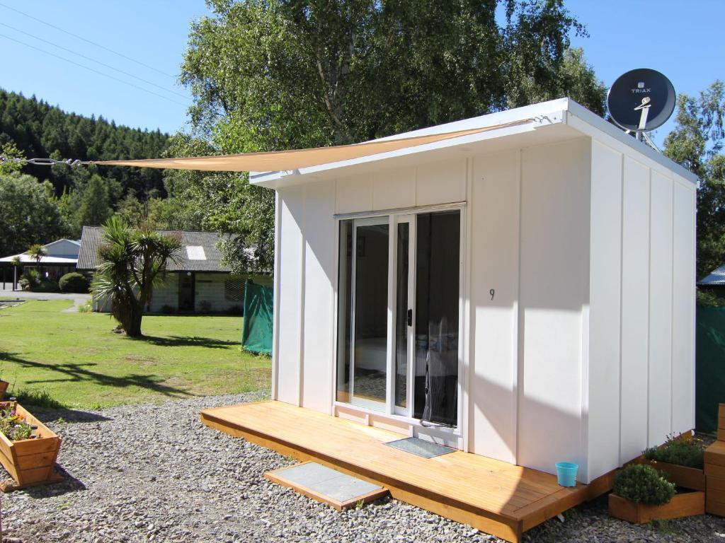 
Standard Studio Cabin with Shared Bathroom and Kitchen
