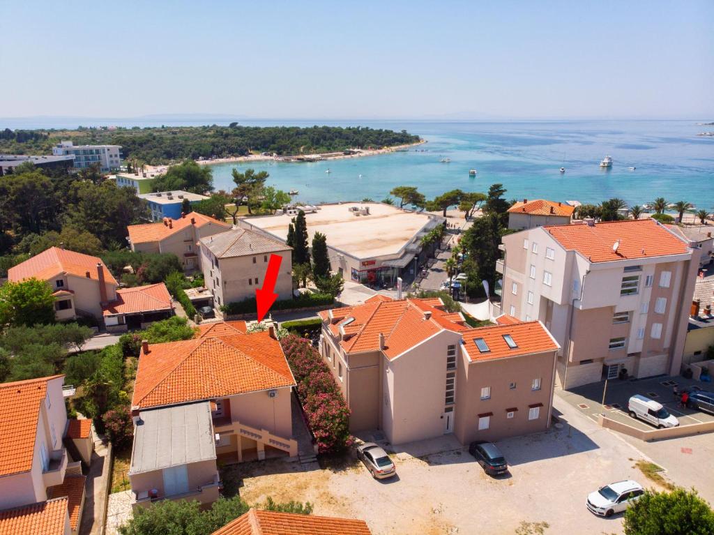 an aerial view of a town with buildings and the ocean at Apartment and Rooms Amenka in Novalja