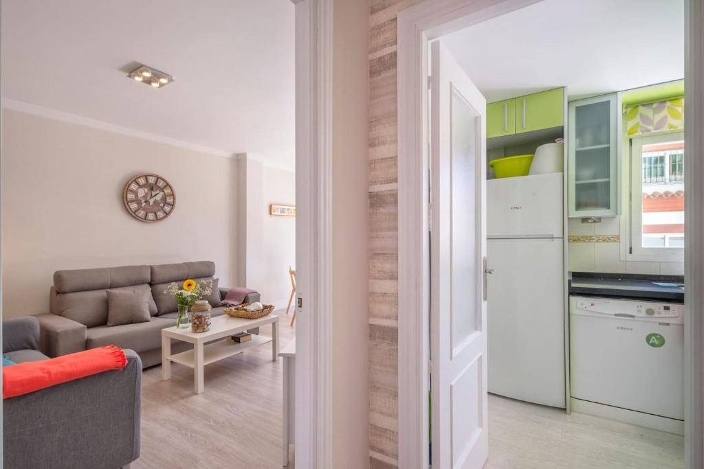 Las Mimosas, familias y parejas - con terraza y parking ...