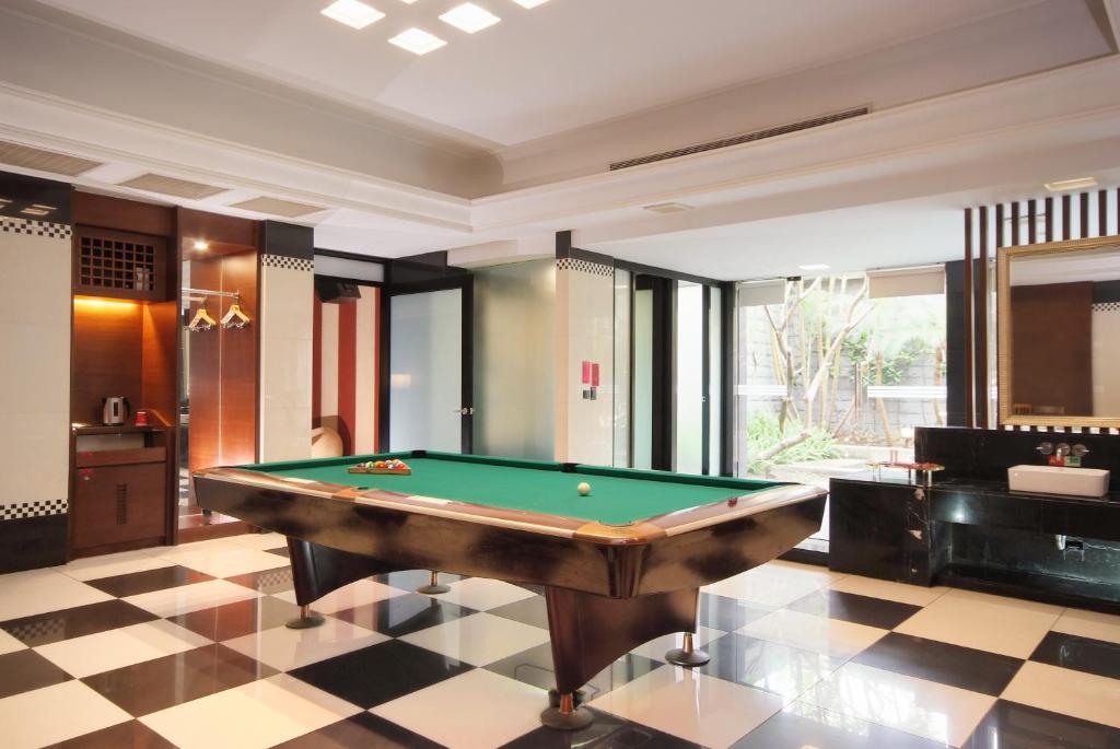 Biliár nebo kulečník v ubytování Q Motel精品旅館