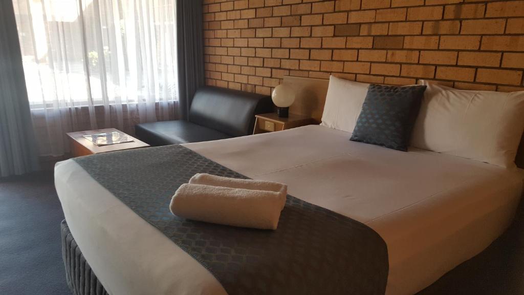 Postel nebo postele na pokoji v ubytování Royal Palms Motor Inn