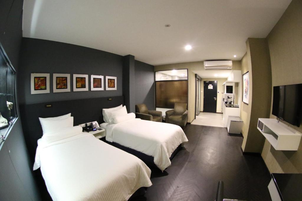 Postel nebo postele na pokoji v ubytování Bedrock Hotel Ipoh